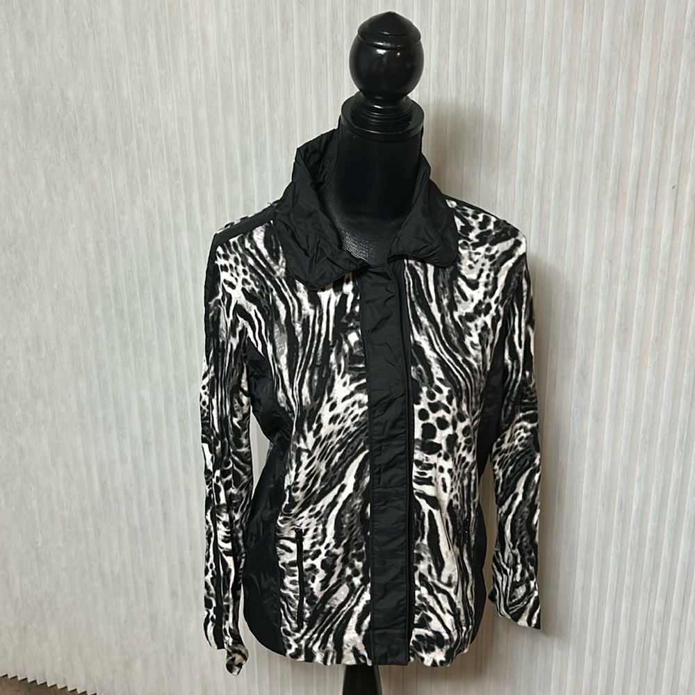 Chico's Zenergy Print Knit Long Sleeve snap front Jacket Size 1(8)